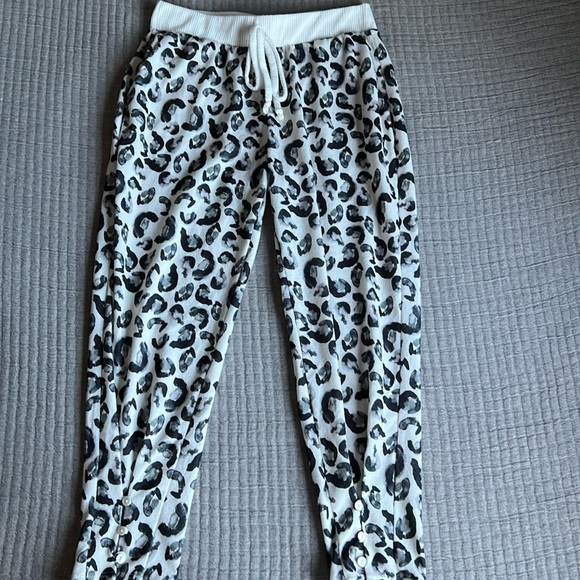 Altar’d State | Leopard Lounge Pant - Picture 2 of 6